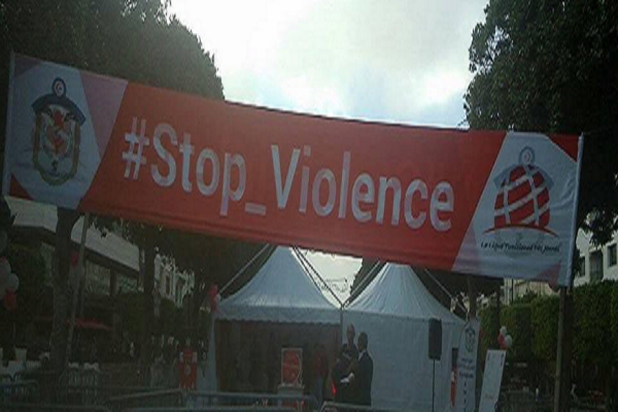 ببادرة من نقابة الأمن الداخلي و الرابطة التونسية للشباب:حملة "لا للعنف" على امتداد 3 أيام بشارع الحبيب بورقيبة (صور)