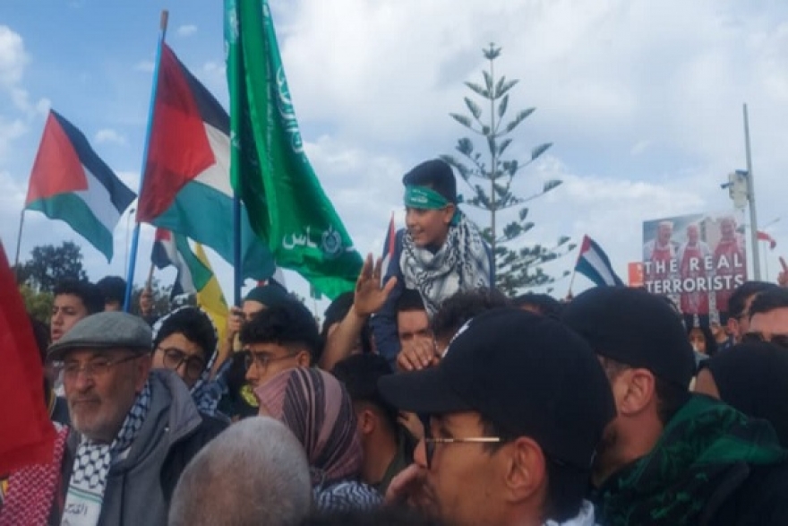 وقفة احتجاجية أمام سفارة أمريكا بتونس تنديدًا بالجرائم الصـ.ـهيونية الأمريكية في فلسطين (فيديو و صور)