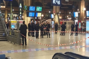 إصابة 6 أشخاص في حادثة طعن بمحطة قطارات في باريس