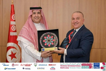 توقيع مذكرة تعاون بين تونس والسعودية لتعزيز خدمات العمرة والزيارة