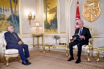 وزير الخارجية الجزائري: تبّون حريص على التواصل الدائم والتنسيق مع سعيّد