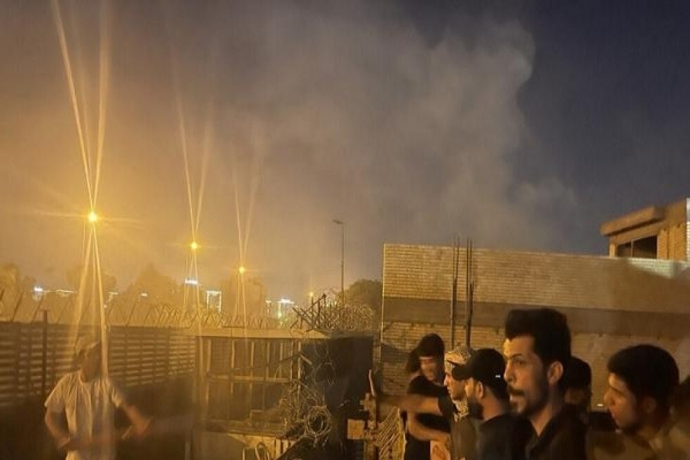 حرق السفارة السويدية في العراق.. بغداد تُدين وستوكهولم تكشف مصير موظفيها