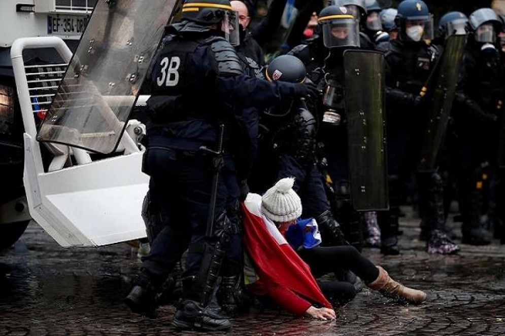 الرئيس الفرنسي: الشكر للأمن والعار للمتظاهرين