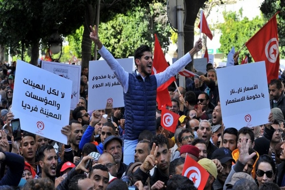 تراجع إقباله على الترشح والتصويت: شباب تونس &quot;يعزف&quot; خارج سرب السياسة