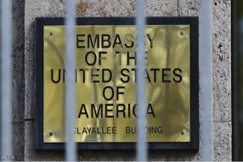 برلين تحقق في وجود قنبلة بمدخل السفارة الأميركية