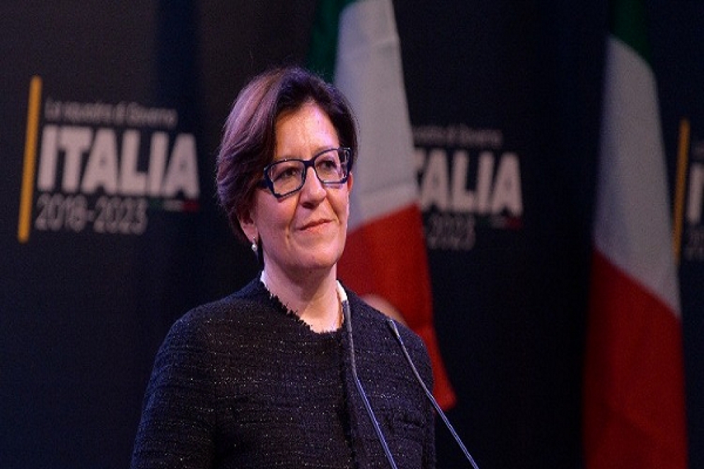 وزيرة الدفاع الإيطالية تصل تونس للقاء رئيس الجمهورية ووزير الدفاع الوطني