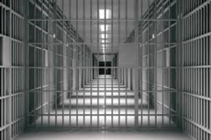 أحكام سجنيّة في حقّ أمنيين إثنين من أجل التورّط في شبكة لترويج المخدرات