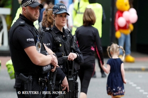 بريطانيا: إصابة 3 أشخاص في حادث دهس بالقرب من مسجد في لندن