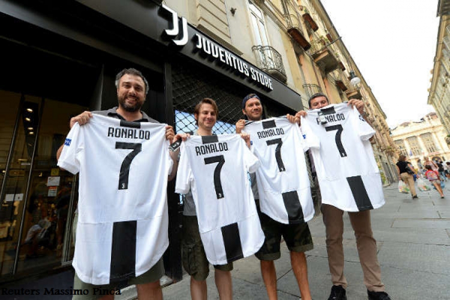 عائدات خيالية من بيع قمصان رونالدو بعد انتقاله إلى يوفينتوس