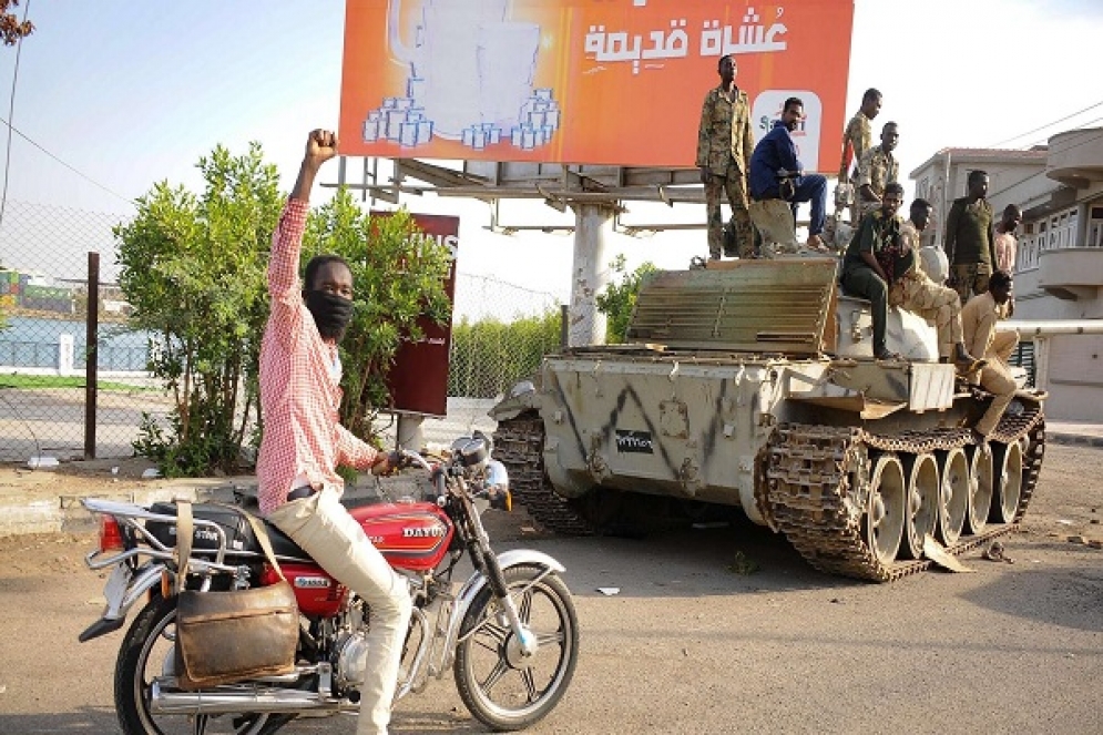 البرلمان العربي يدعو إلى وقف فوري ودائم للحرب السودانية