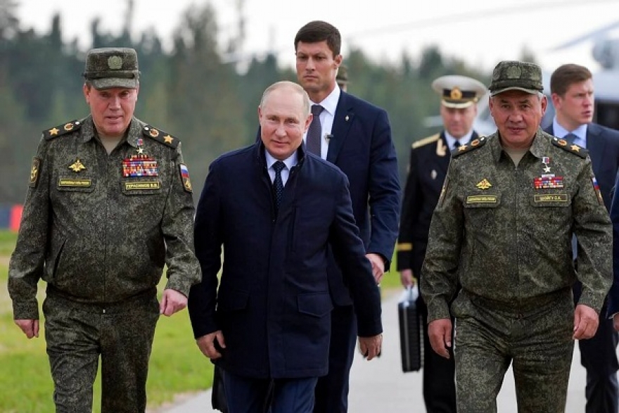 بوتين يأمر وزارة الدفاع بوضع قوات الردع النووي في حالة تأهب