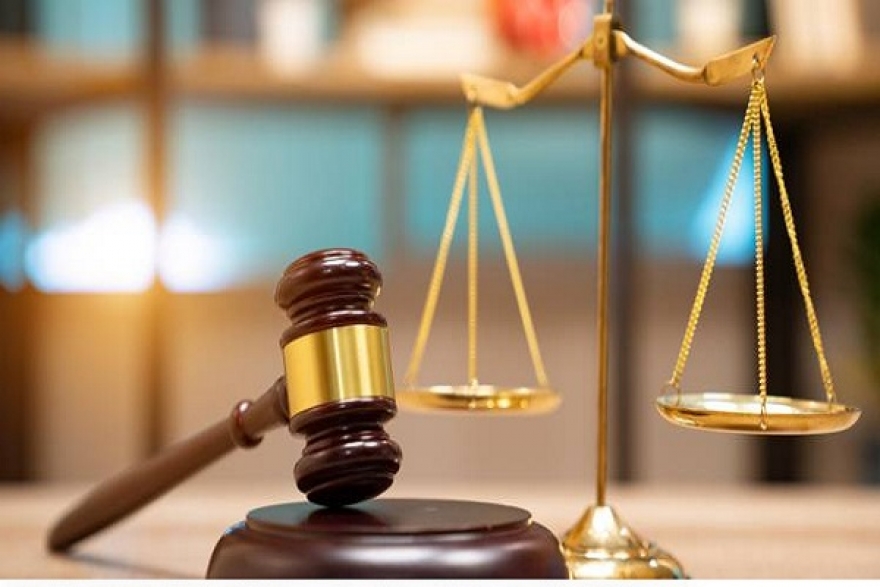 المحكمة الابتدائية 'تونس 1' تُقرر إرجاع أحد القضاة المعفيين بأمر رئاسي إلى عمله