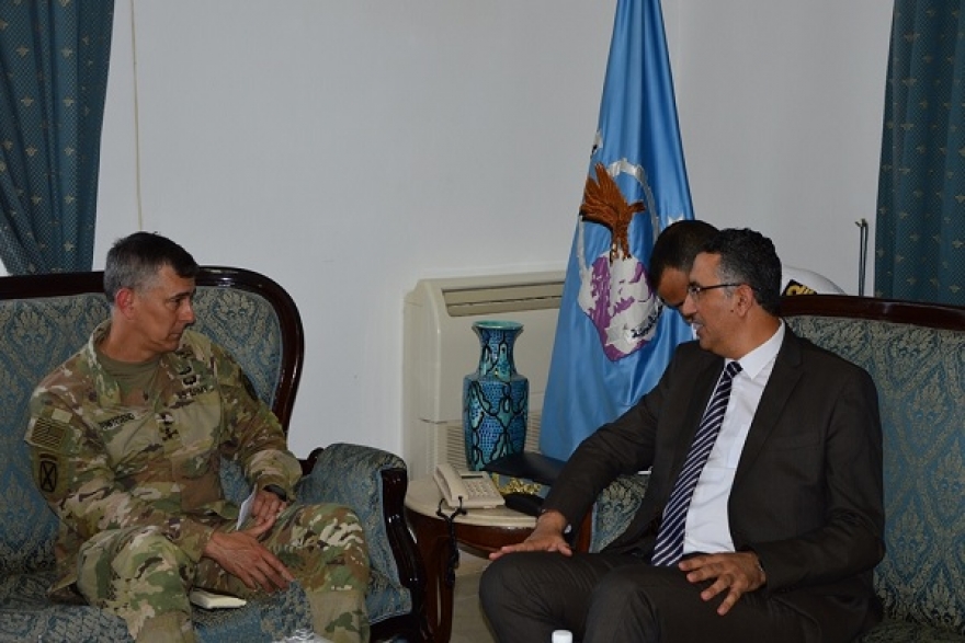 &nbsp;قائد "الافريكوم" يلتقي وزير الدفاع بحضور السفير الليبي و الأمريكي