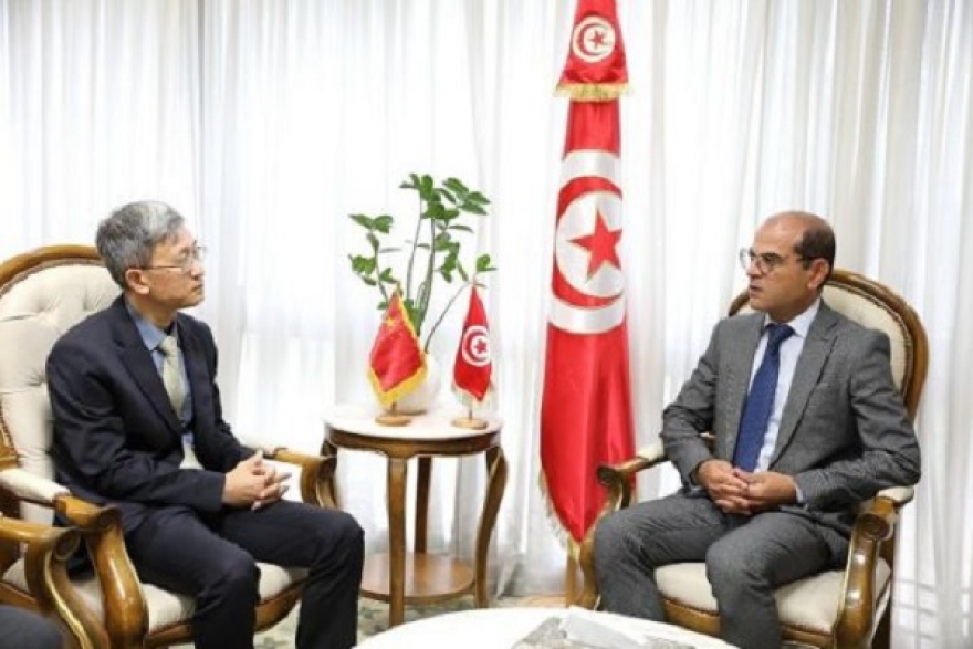 وزير التجهيز يتباحث مع السفير الصيني بخصوص وحدات إنتاج المجمّع الكيميائي بقابس