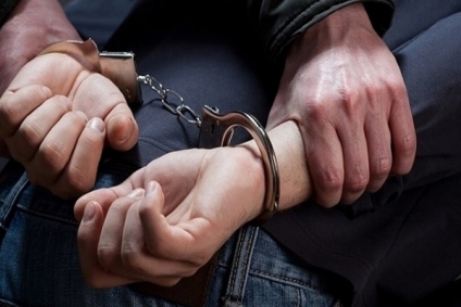 العاصمة.. إيقاف امرأة تخدر الرجال بالعصير وتصورهم لابتزازهم!