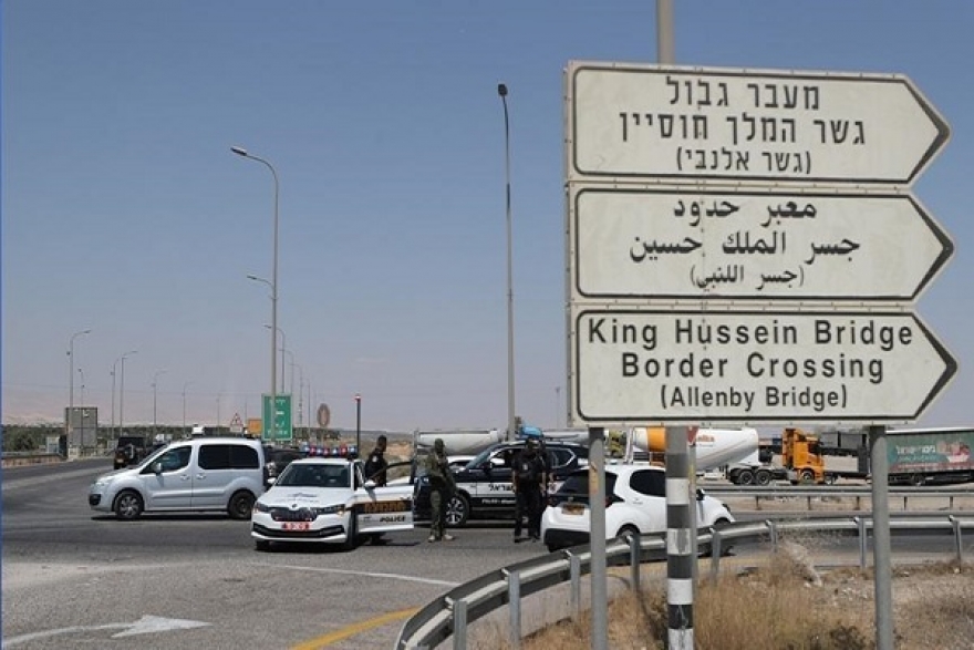 إصابة 6 فلسطينيين باعتداء الجيش الصهيوني على معبر الكرامة