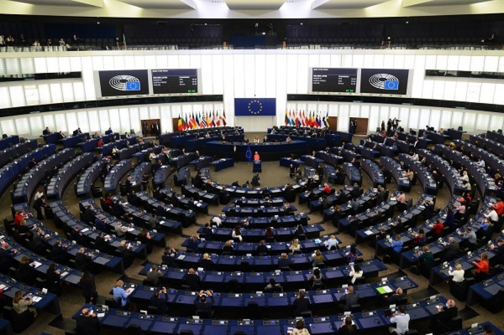 برلمان أوروبا  يطالب بإنشاء بعثة دولية لتقصى الحقائق بشأن انفجار مرفأ بيروت