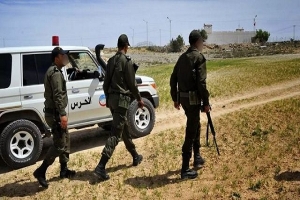 بين رمادة و بن قردان:ضبط 13 مجتازا للحدود الليبية التونسية خلسة