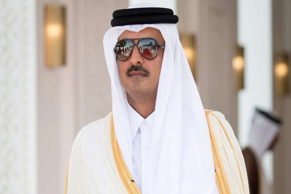 3 روايات تفسر انسحاب أمير قطر المفاجئ من القمة العربية بتونس