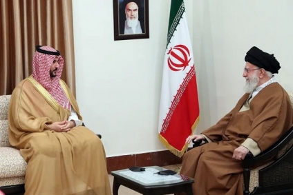 إيران...وزير الدفاع السعودي يُسلم خامنئي رسالة من الملك سلمان