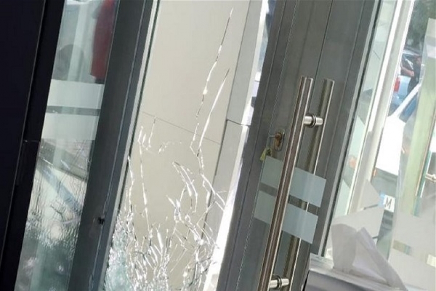 لبنان: مواطن يُطلق النار على فرع بنكي بعد منعه الدخول من دون اذن مسبق