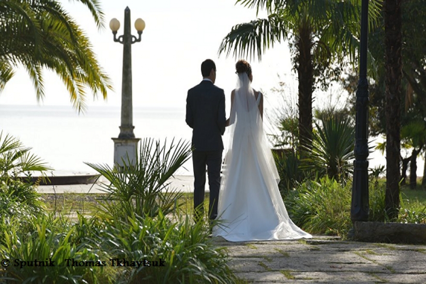 من غرائب حالات الزواج :عريس يزيد عروسه بـ 58 سنة