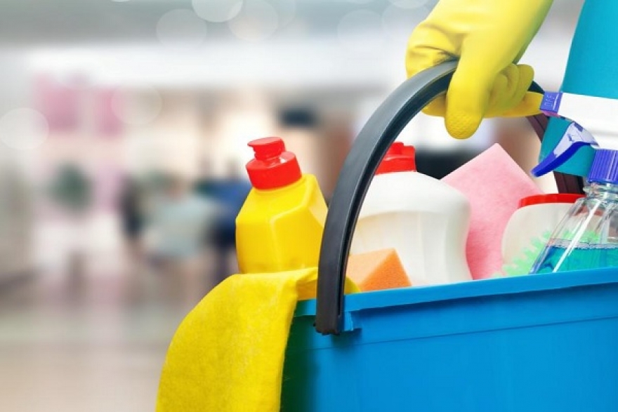 دراسة جديدة تُحذّر من خطر جسيم مرتبط باستنشاق منتجات التنظيف المنزلية
