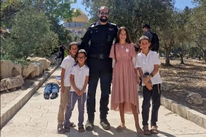 مُستوطنون يقتحمون الأقصى والاحتلال يستدعي مرابطتين للتحقيق