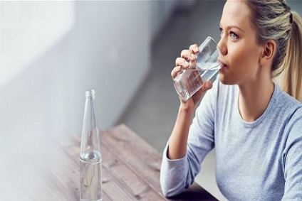 شرب كميات قليلة من الماء سبب رئيسي للإجهاد والتعب...دراسة توضح