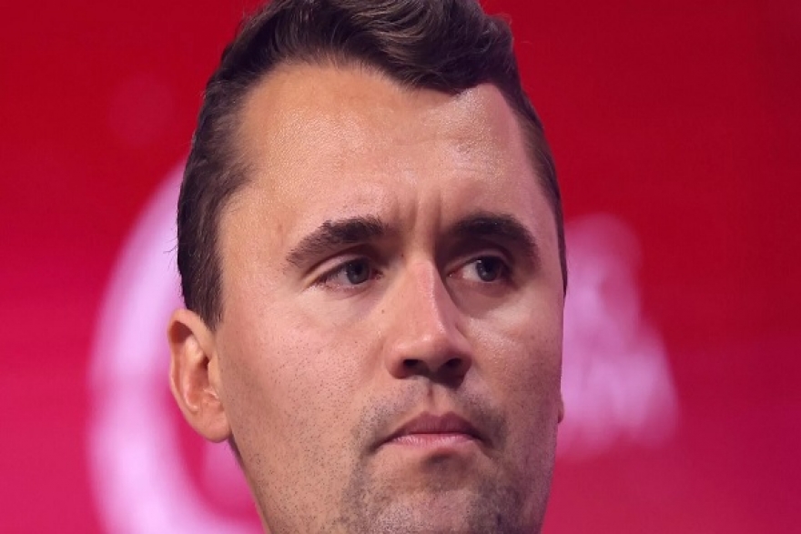 بسبب تهديدات...شركة إعلامية أمريكية تلغي بث برنامج "تكريم تشارلي كيرك"