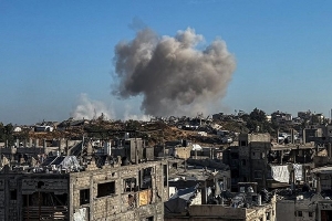 استشهاد 4 فلسطينيين بينهم طفلة في قصف صـ.ـهيوني على غزة