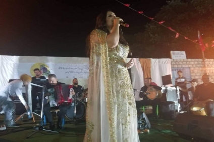 الفنانة آمنة فاخر أحييت ليلية الافتتاح:برمجة ثرية في مهرجان التين بكسرى