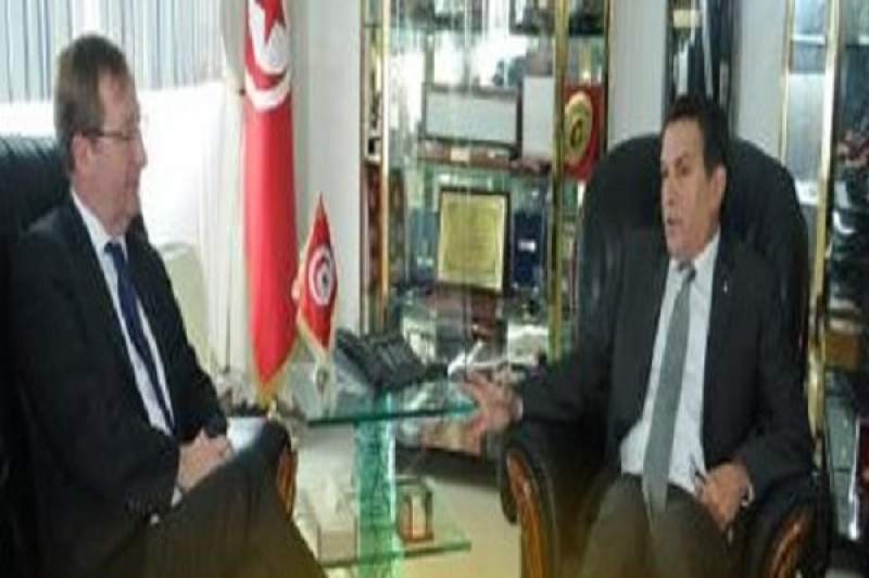 السفير البريطاني يؤكد استعداد بلاده لدعم تونس في مكافحة الإرهاب