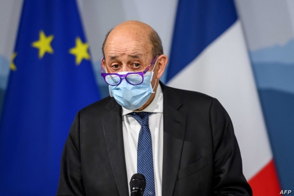 لبحث الأزمة السياسية: وزير الخارجية الفرنسي يصل لبنان