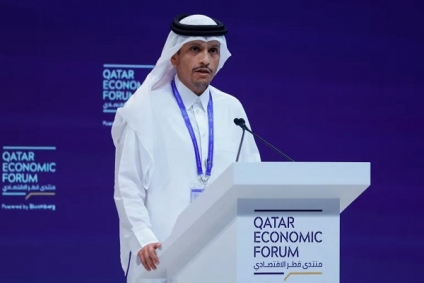 ردّا على الانتقادات....رئيس الوزراء القطري: إهداء طائرة لترامب أمر طبيعي يحدث بين الحلفاء