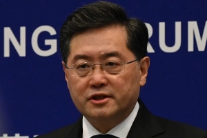 &quot;اختفاء&quot; وزير الخارجية الصيني واشنطن تُعلق و كليفرلي يؤجل زيارته إلى بيكين