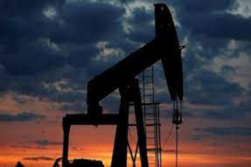 انخفاض أسعار النفط بعد زيادة مفاجئة في المخزونات الأمريكية