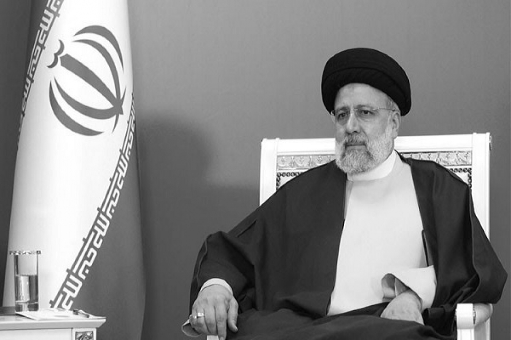 إيران: خامنئي يعلن الحداد لخمسة أيام بعد وفاة الرئيس الإيراني