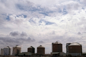 بسبب إغلاق الحقول والموانئ:انخفاض إنتاج النفط في ليبيا بمعدل 75% 