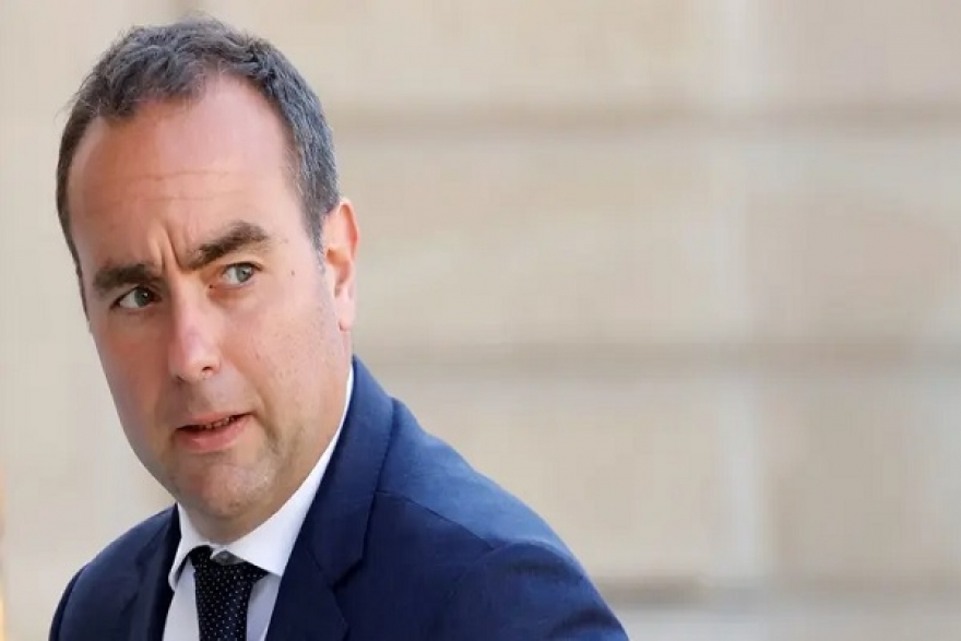 لم يكمل 24 ساعة بالمنصب... استقالة رئيس حكومة فرنسا