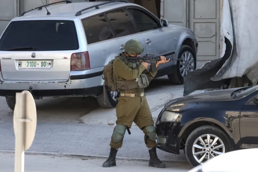 قوات الاحتلال الصـ.ـهيوني تحاصر مستشفيين بنابلس