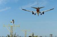 هبوط أول طائرة سياحية روسية بمنتجع تركي