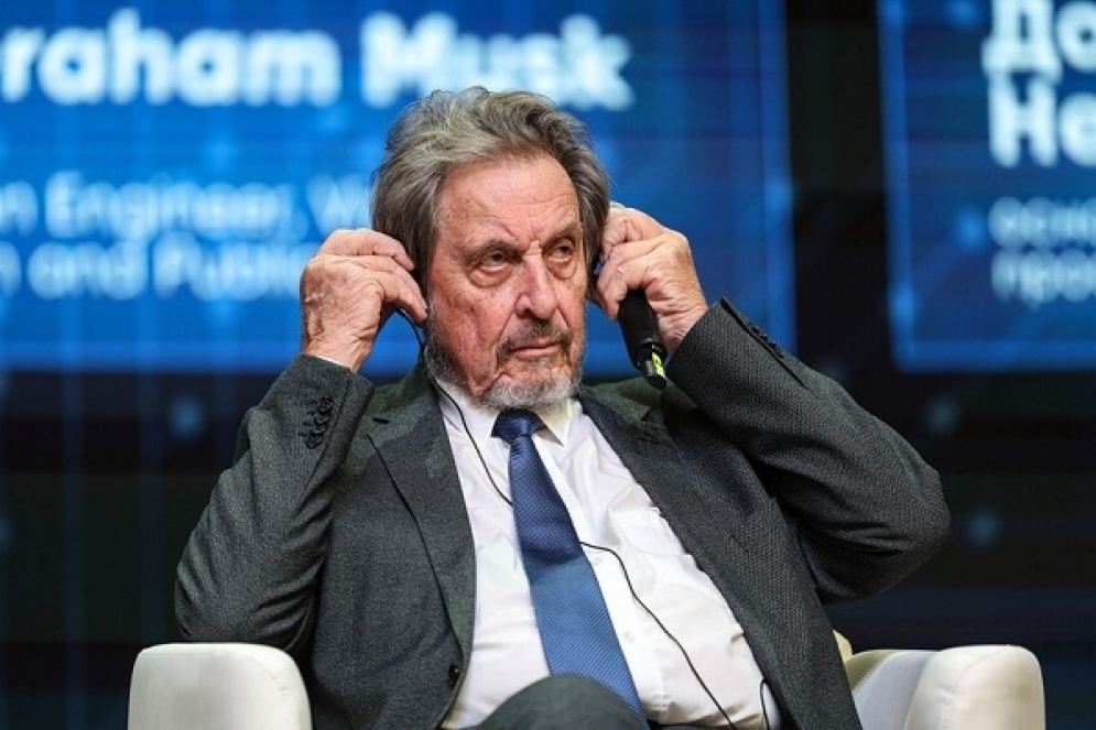 والد إيلون ماسك: روسيا أنقذت أوروبا لقرون