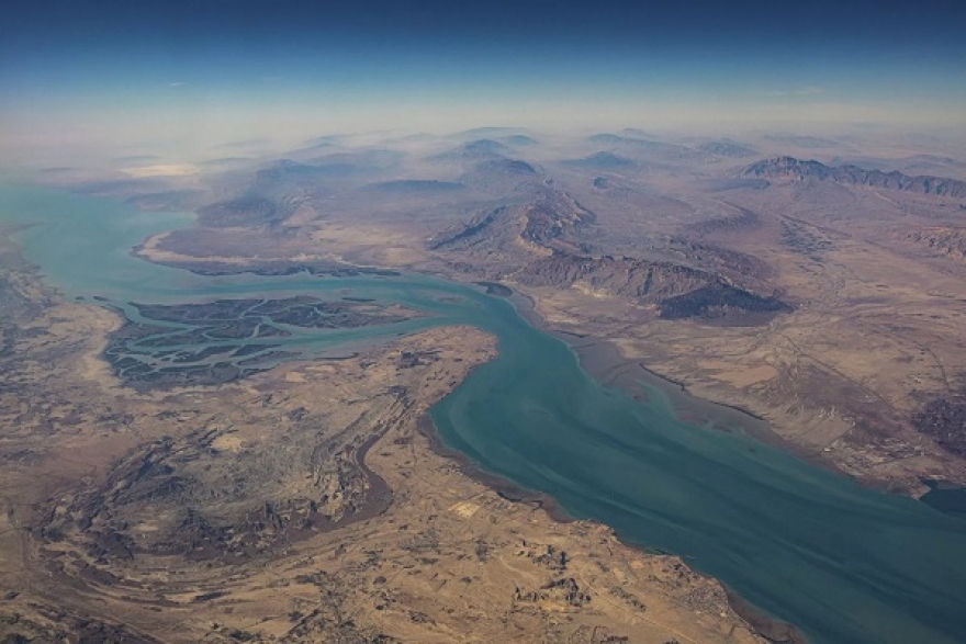 العراق يحذر من مخاطر إغلاق مضيق هرمز وتداعياته العالمية