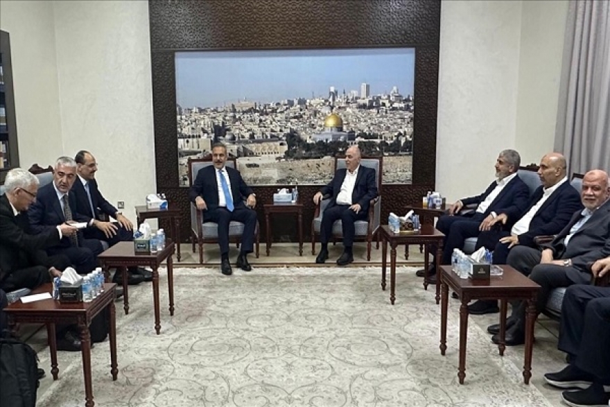 وزير الخارجية التركي ورئيس جهاز الاستخبارات يلتقيان قيادة حماس في الدوحة