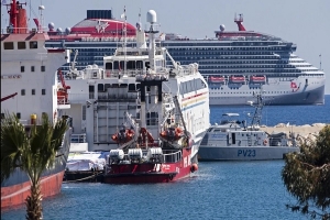 أول سفينة تحمل مساعدات لغزة تنطلق من قبرص