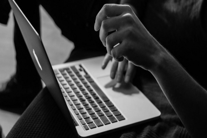 دراسة... 60% من النساء في تونس تعرضن للعنف الرقمي