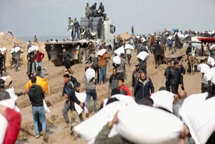 استشهاد 50 فلسطينيا بقصف الاحتلال مراكز المساعدات في غزة