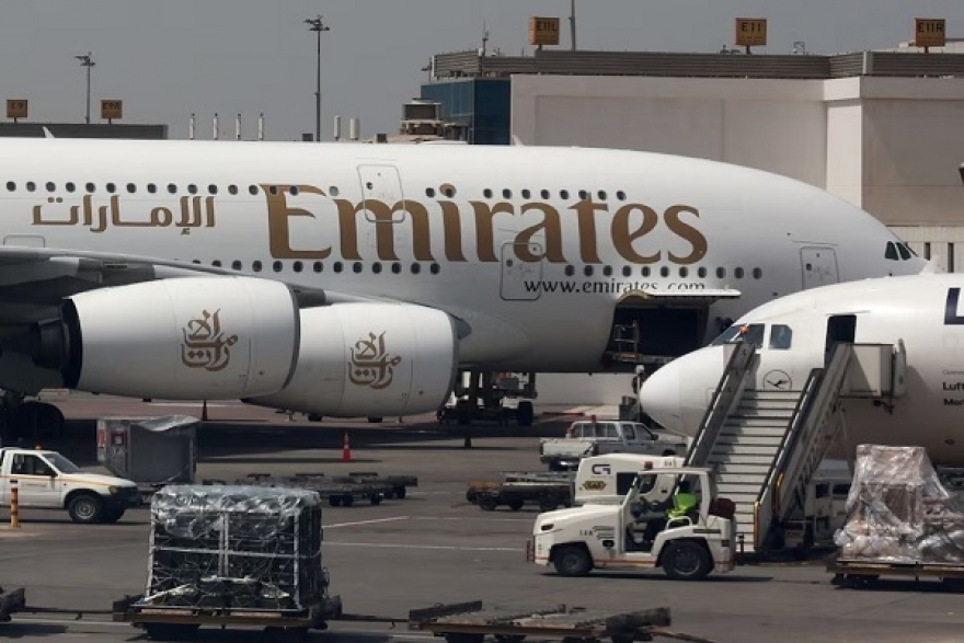 طيران الإمارات: الإيرانيون ممنوعون من دخول الإمارات أو المرور عبرها