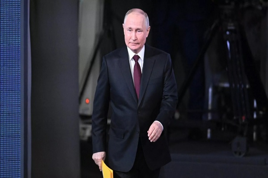 بوتين يقدم أوراق تسجيله كمرشح رئاسي للجنة الانتخابات المركزية الروسية